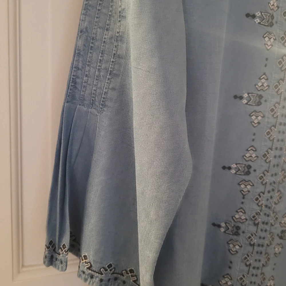 J Jill Embroidered denim Blue Women's Top - Picture 3 of 6